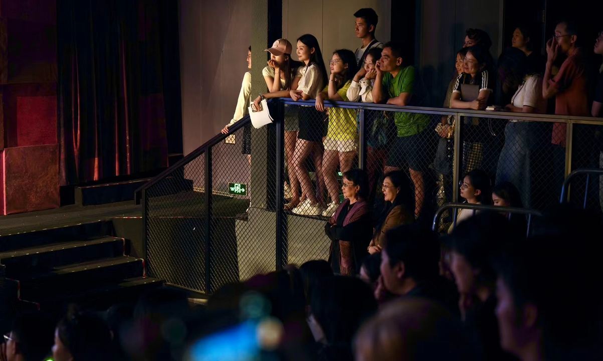 演出现场